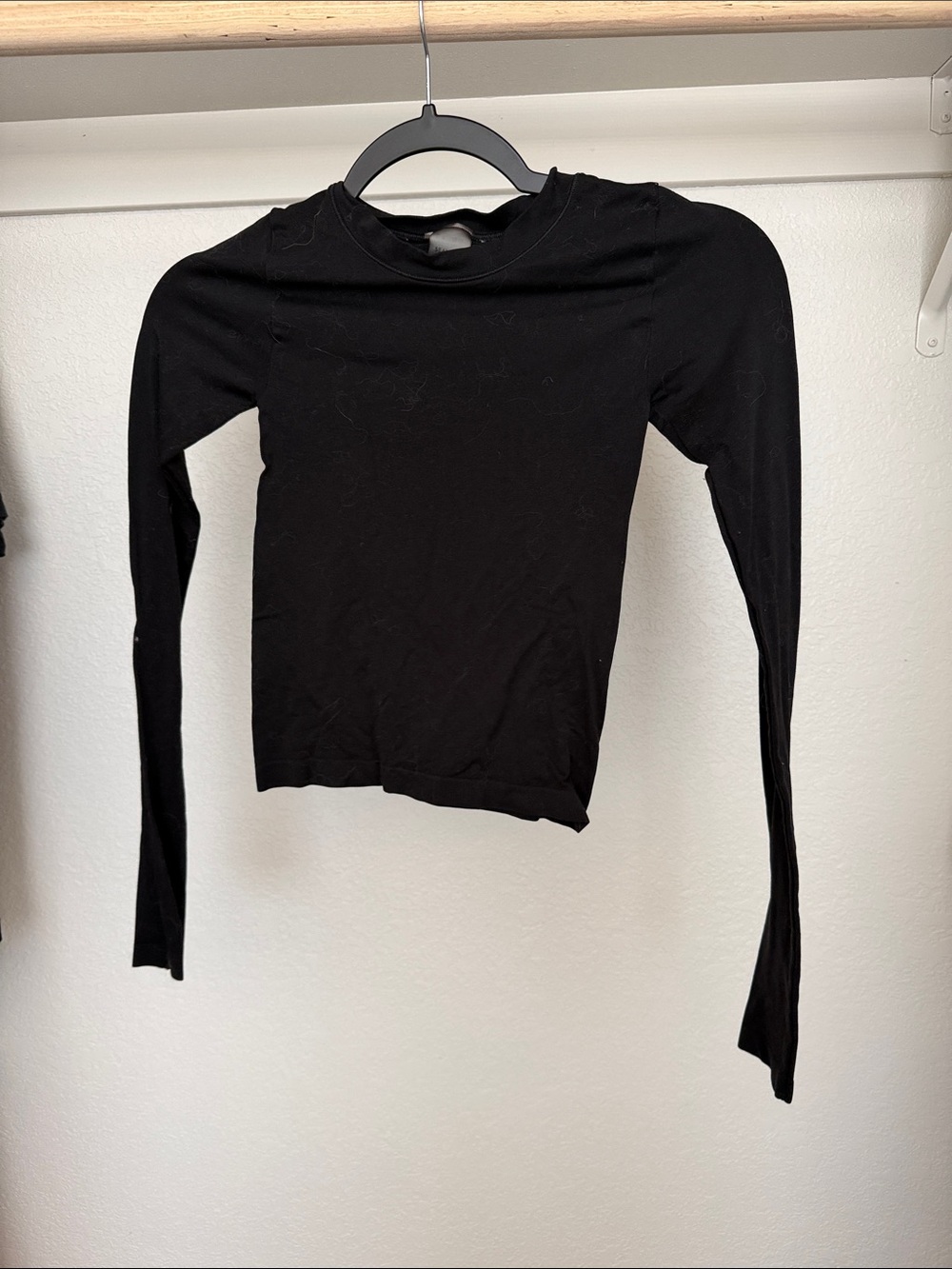 Aritzia Seamless Black Long-Sleeve Women's Crewneck Top
